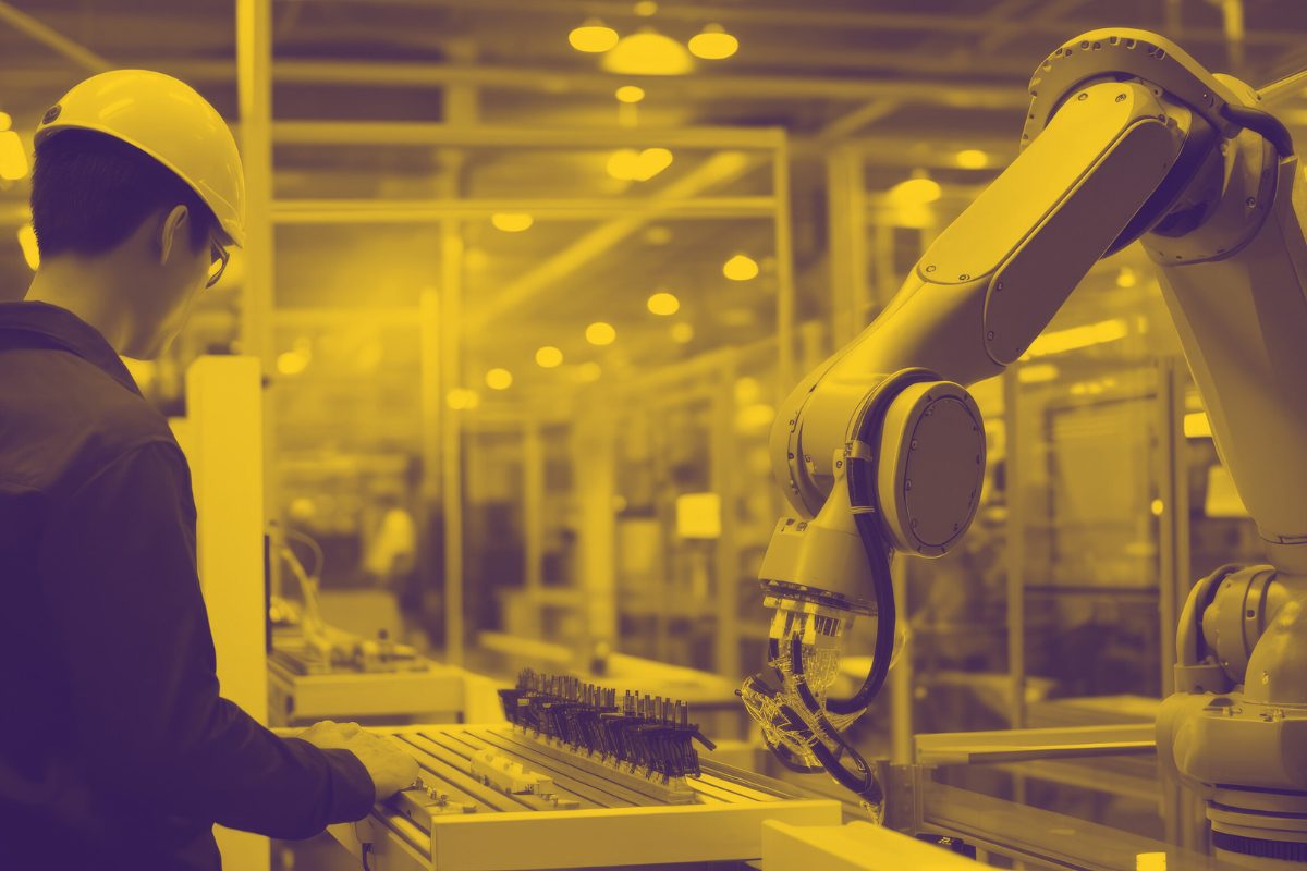 supply-chain-robot-arm-with-human Human with robot arm supply chain